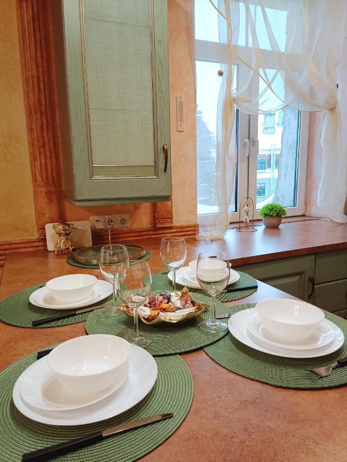 Old Town Retreat With Stunning Views 2 Bedroom Apartment Nearby The Church Of Saint Peter Riga Bagian luar foto