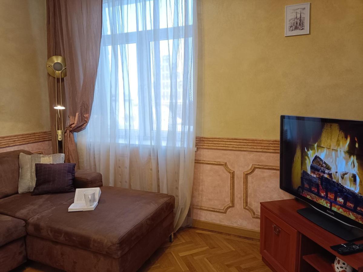 Old Town Retreat With Stunning Views 2 Bedroom Apartment Nearby The Church Of Saint Peter Riga Bagian luar foto