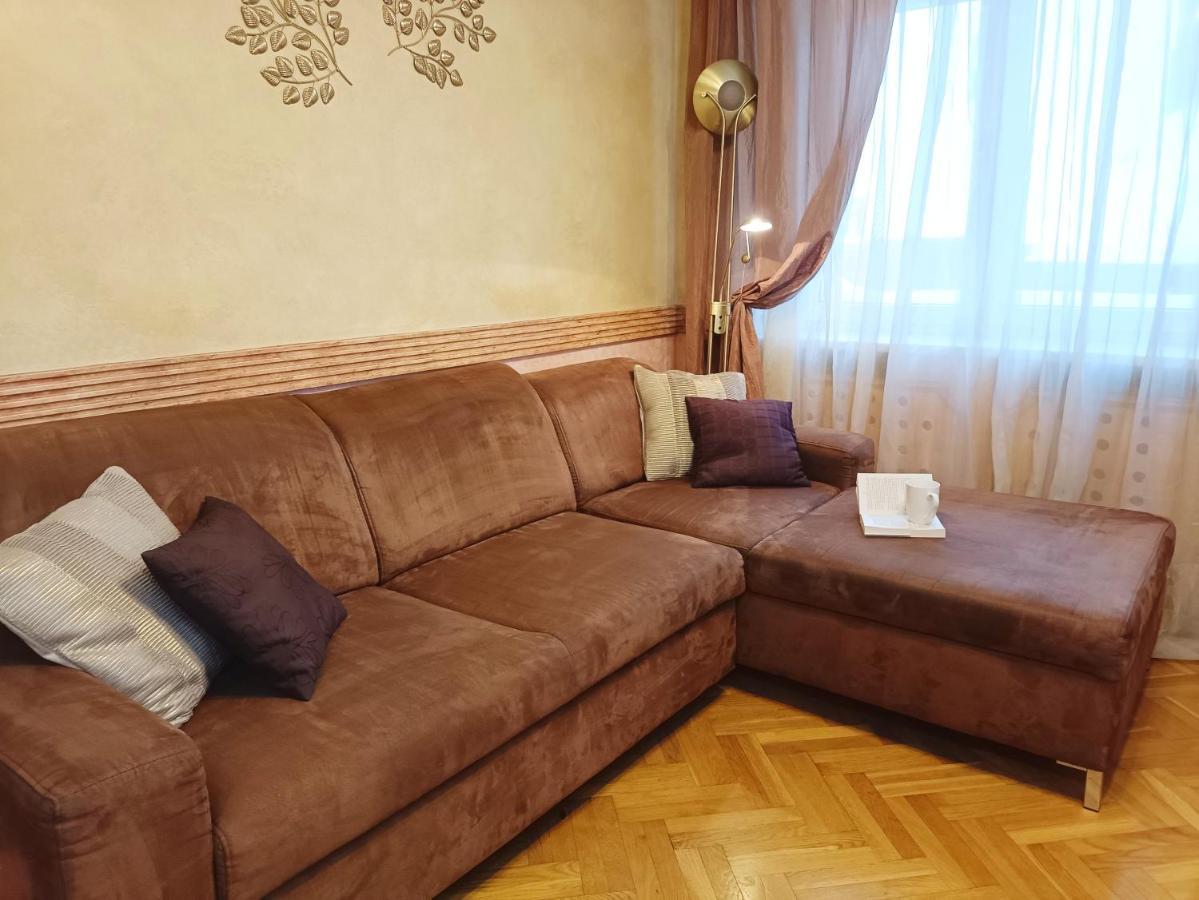 Old Town Retreat With Stunning Views 2 Bedroom Apartment Nearby The Church Of Saint Peter Riga Bagian luar foto