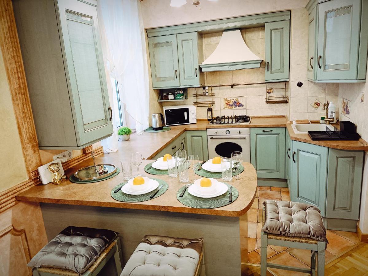 Old Town Retreat With Stunning Views 2 Bedroom Apartment Nearby The Church Of Saint Peter Riga Bagian luar foto