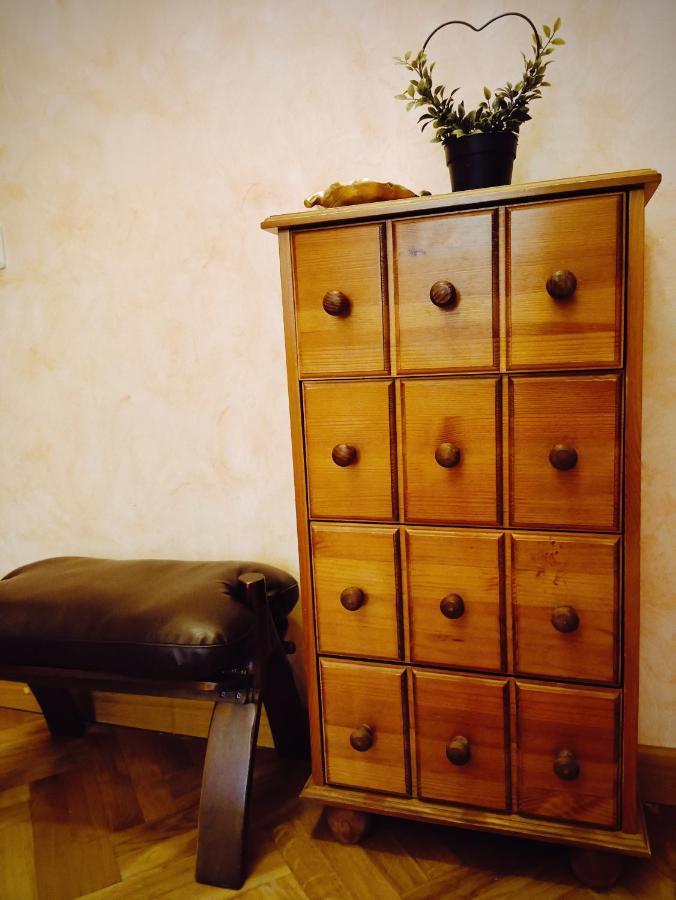 Old Town Retreat With Stunning Views 2 Bedroom Apartment Nearby The Church Of Saint Peter Riga Bagian luar foto