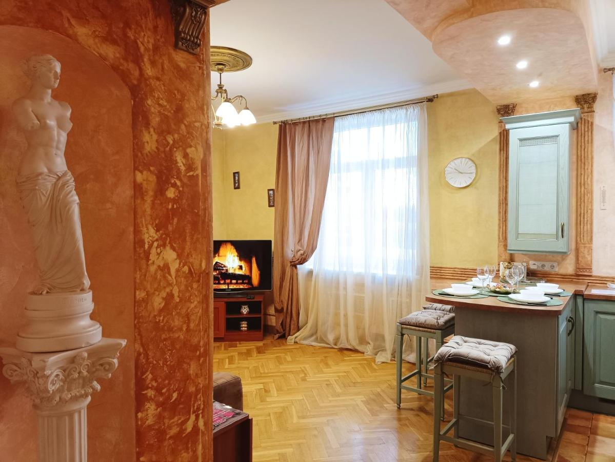Old Town Retreat With Stunning Views 2 Bedroom Apartment Nearby The Church Of Saint Peter Riga Bagian luar foto