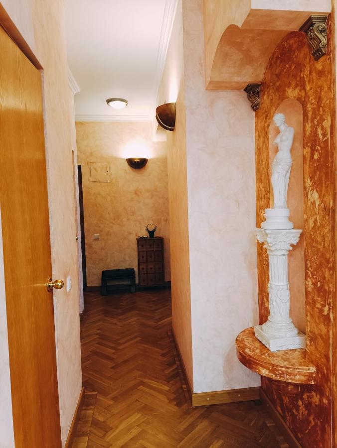 Old Town Retreat With Stunning Views 2 Bedroom Apartment Nearby The Church Of Saint Peter Riga Bagian luar foto