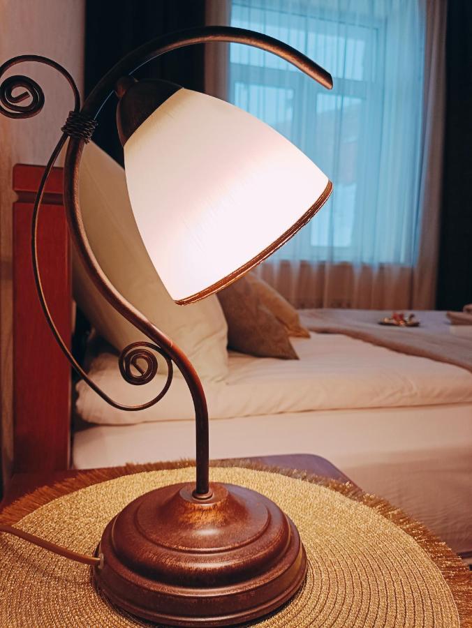 Old Town Retreat With Stunning Views 2 Bedroom Apartment Nearby The Church Of Saint Peter Riga Bagian luar foto